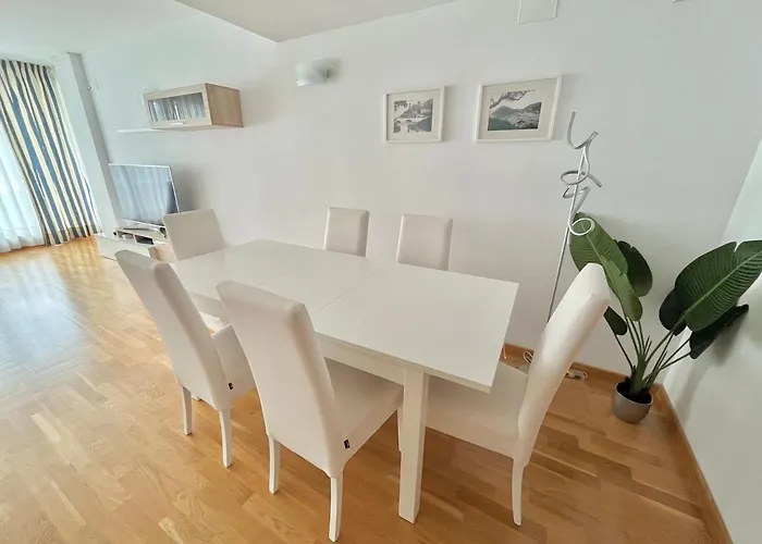 Ancora Frontbeach Luxury Apartment